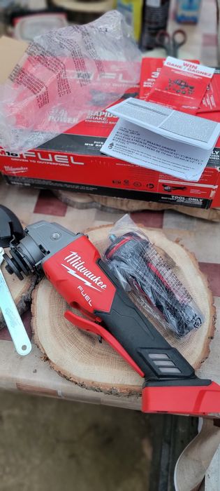 Polizor unghiular Milwaukee