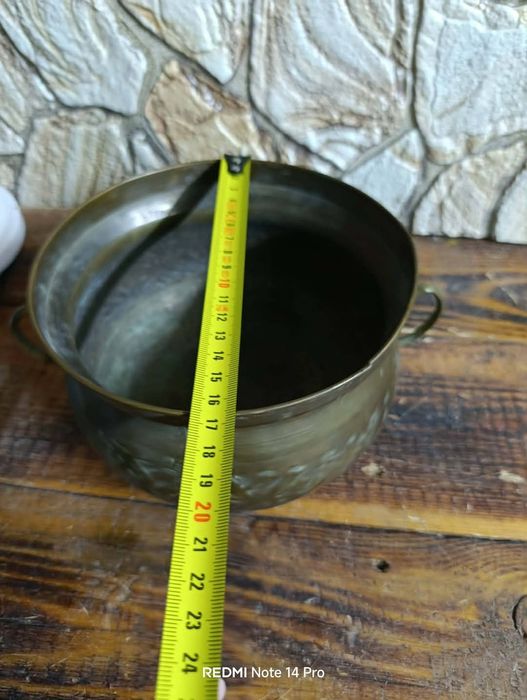 Стара кашпа и кутия