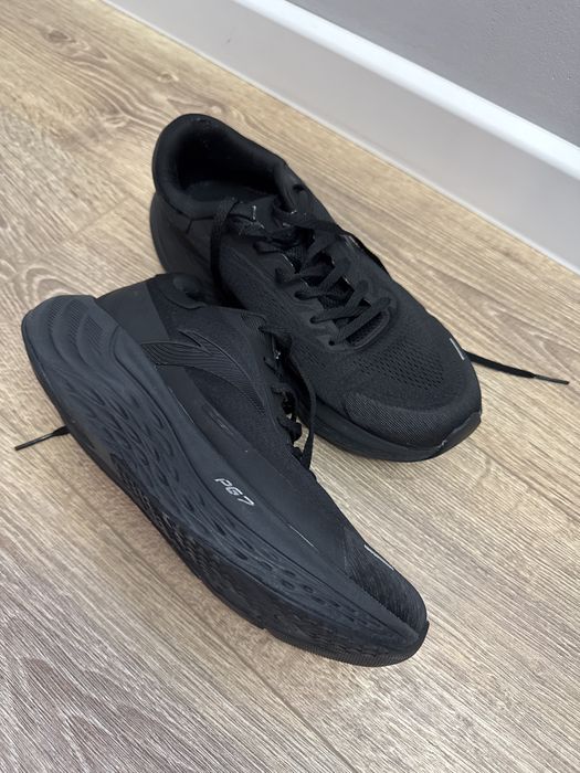 Продам беговые кроссовки anta
