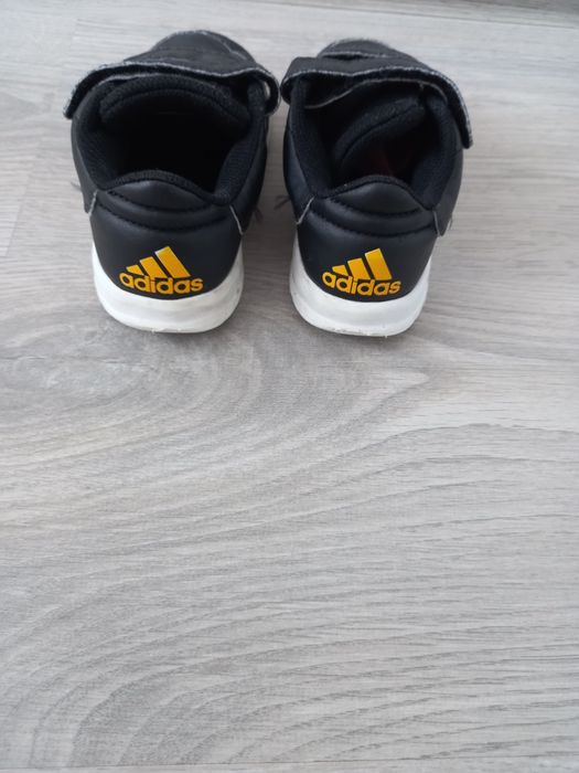 Adidași mărimea 26