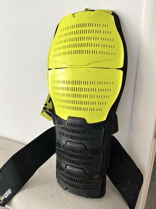 Vand casca, pantaloni protectie si protectie spate snowboard/ ski/ sporturi de iarna/ MTB