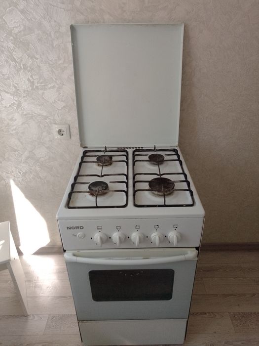 Продам газовую плиту б/у
