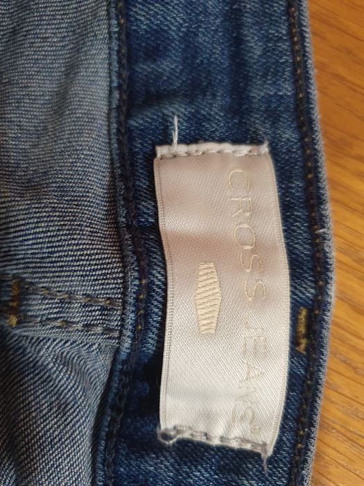 Vând blugi Cross Jeans