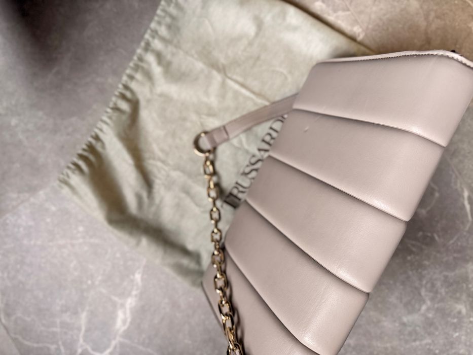 Чанта TRUSSARDI уникален цвят