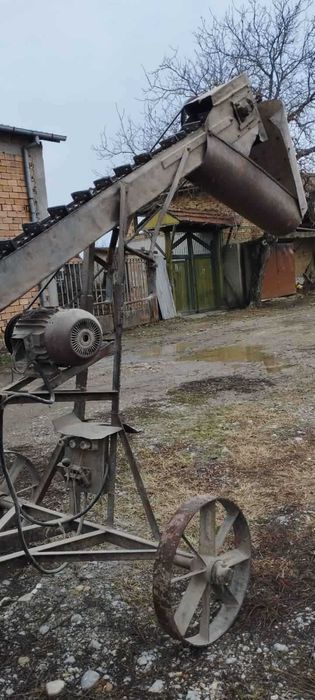 Български лопатков-зърно товарач