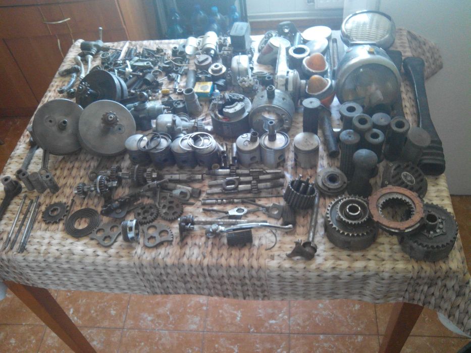 Vând motocicleta MZ125
