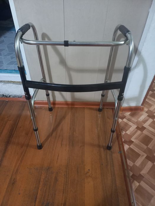 Ходунок для инвалидов