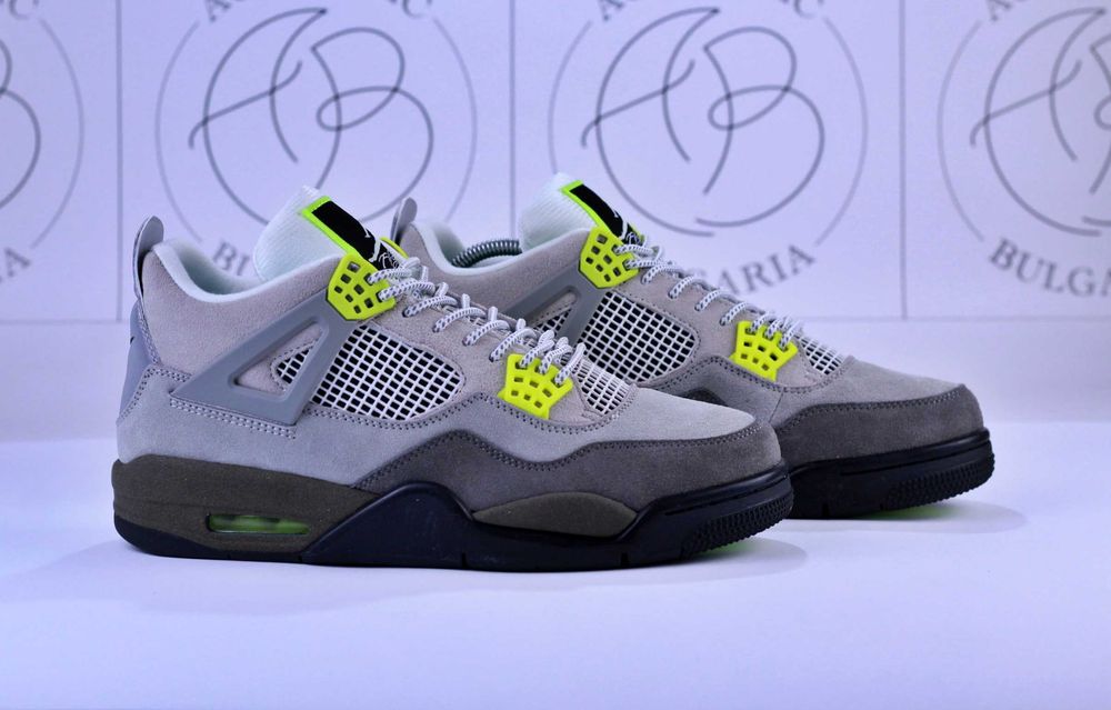 Nike Air Jordan Retro 4 Midnight Navy KAWS Black Lightning Neon Обувки