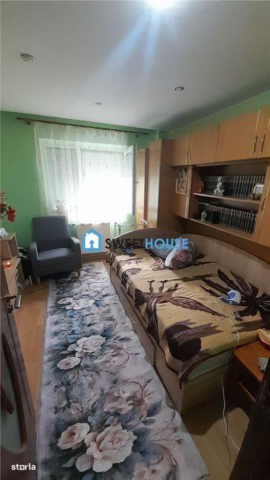 Apartament cu patru camere zona 1 decembrie