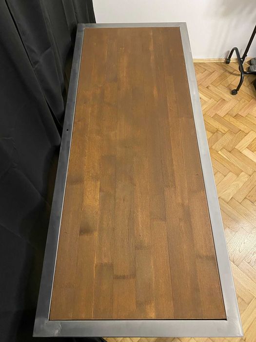 Masă unicat din metal