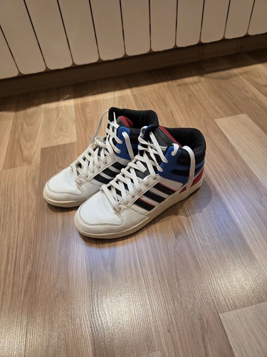 adidas  обувки.   .