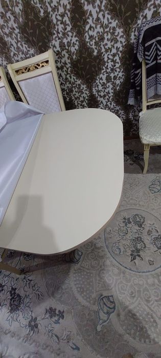 Стол гостин.ный в отличном состоянии