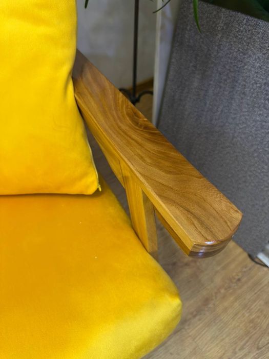 Яркое кресло в стиле СССР