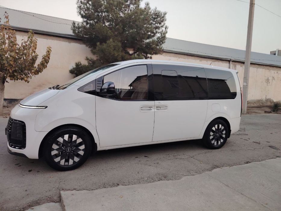 Продаётся авто Huyndai Stariya 2022 года