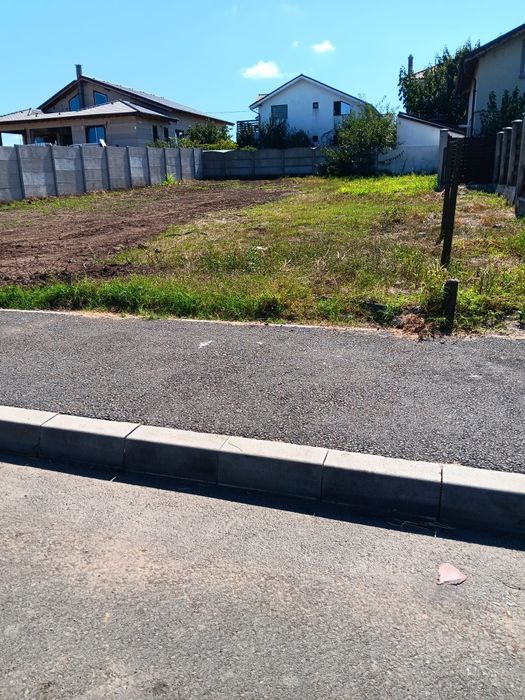 Teren de vânzare în Cumpana 500 mp
Strada egretei nr 18
Toate utilitățile la poartă 
Preț 55000 euro 
0757624849 nr proprietar