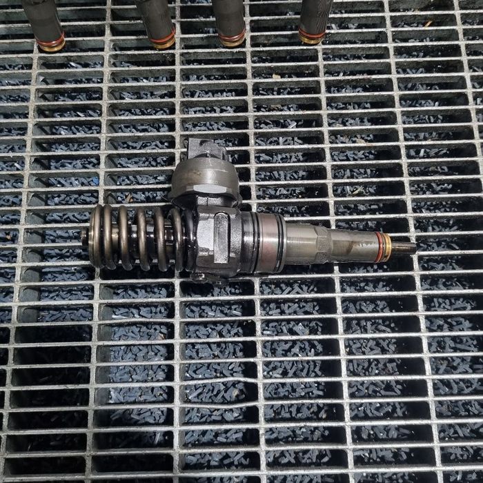 Injector Volkswagen Touareg 7L facelift 2.5 2007 - 2011 174CP BPD BPE Euro4 (1417) ...