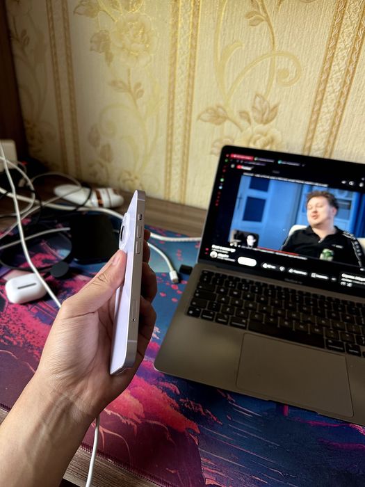 Продаю iPhone 14 256gb в отличном состояние