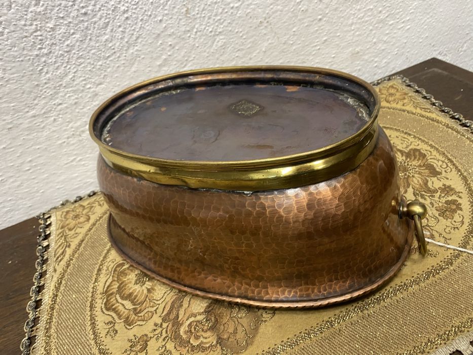 Кашпа меден овален съд с месингова основа Европа 1950 1970