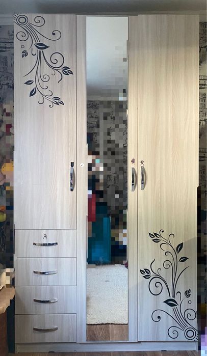 шкаф с зеркалом