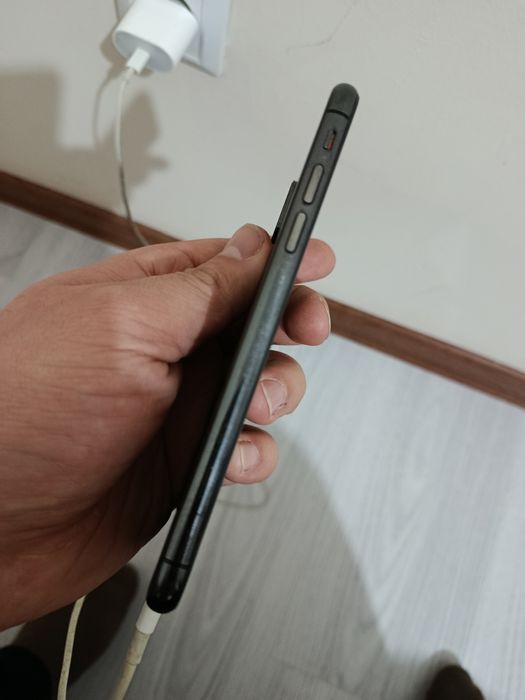 iPhone XS 64GB.             .