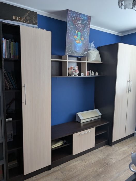 Стенка с полками и плательным шкафом
