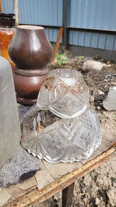 Вазы хрустальные , бутылки,  графины и прочее