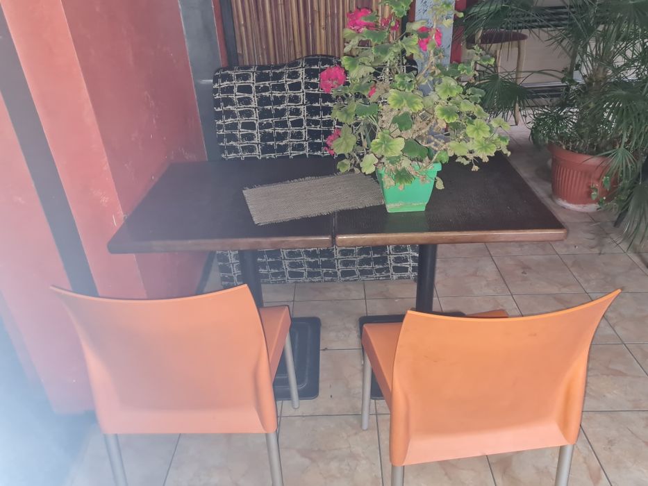 Дивани и маси от заведение