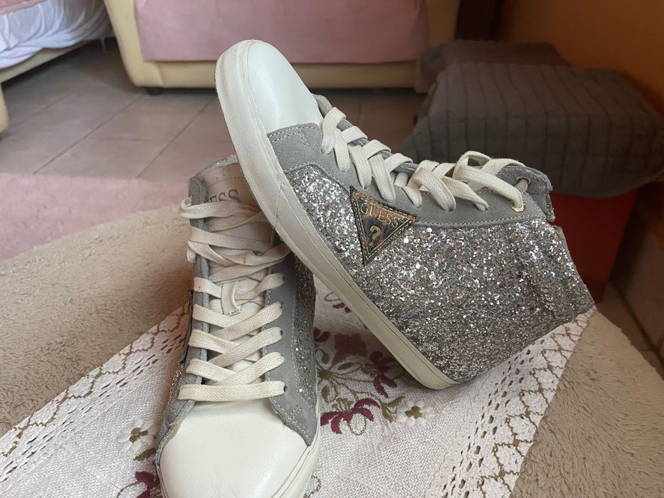 Чисто нови обувки guess