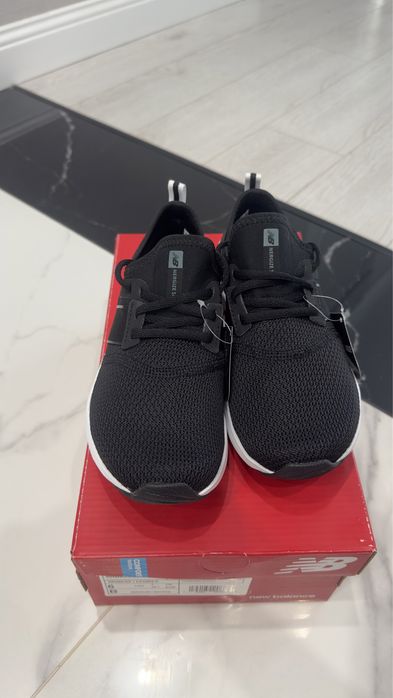 Продам новые кроссовки