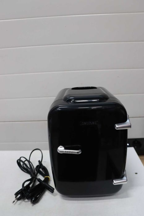 Мини хладилник Cecotec Bolero MiniCooling 4L, цвят Havana Black, работа с 12V-220V, съвместим с кола и каравана, функция за охлаждане и отопление