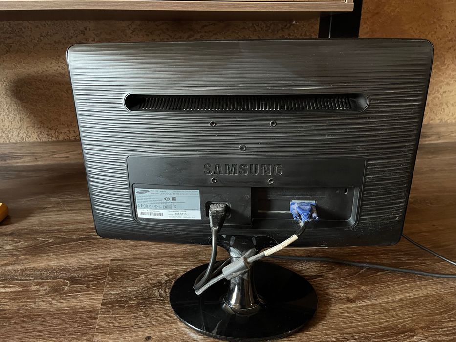 Монитор Samsung B1930