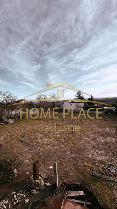 Парцел с постройка в м-ст Боровец Север