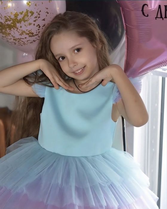 Продам платье 140-146