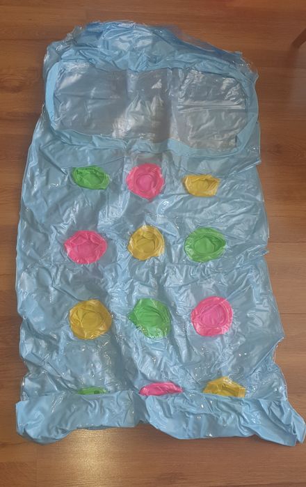 Надуваеми плажни дюшеци с "чашки"