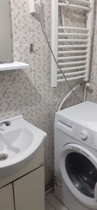 Închiriez garsoniera