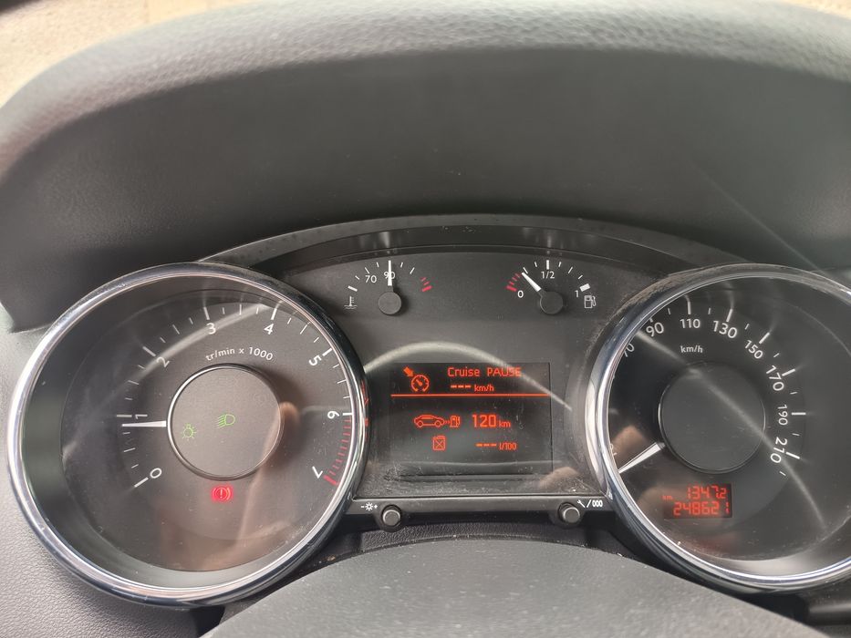 3008 HDi • Full options: piele, HUD, ESP, Bluetooth, frână automată