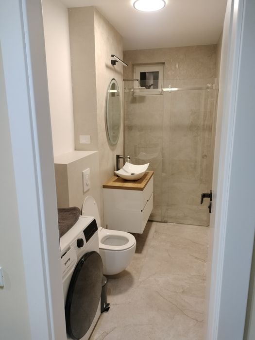 Se inchiriaza apartament cu 3 camere in bloc, cu loc de parcare inclus