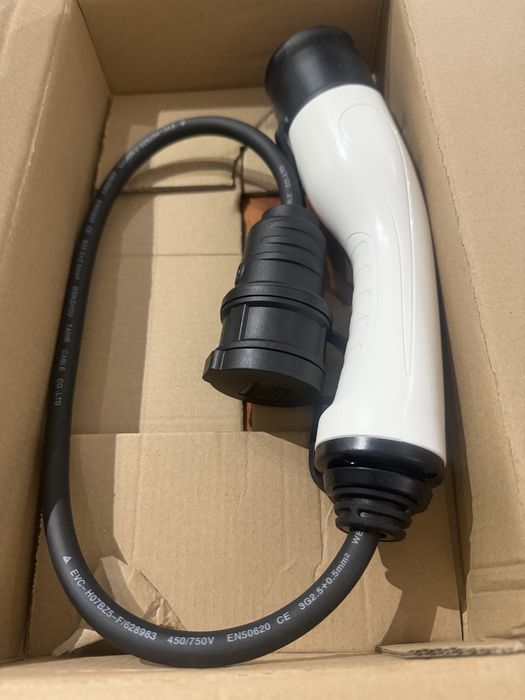 Cablu  auto auto electric pt alimentare de la masina 220v