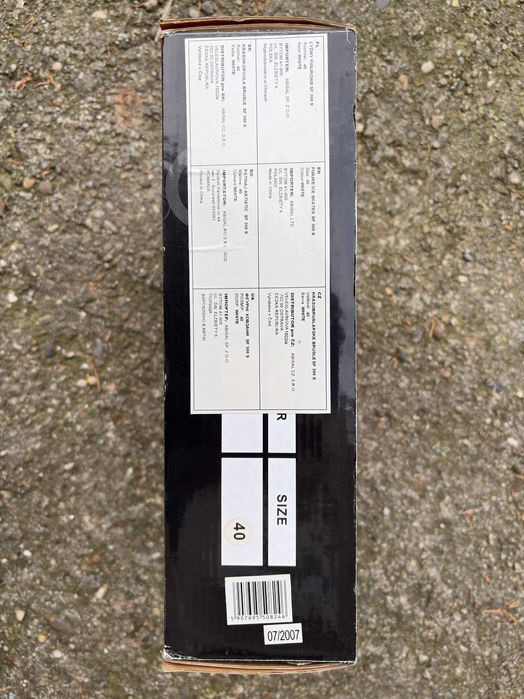 Vând patine negre mărimea 40