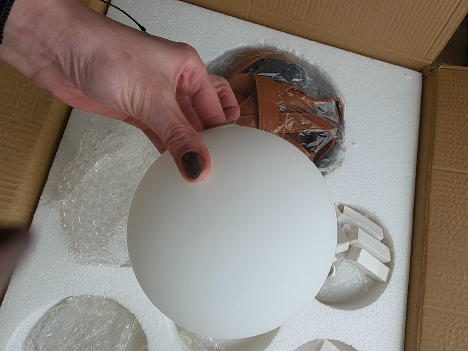 Дизайнерски полилей с кожени ремъци и стъклени сфери – нов, 5 топки