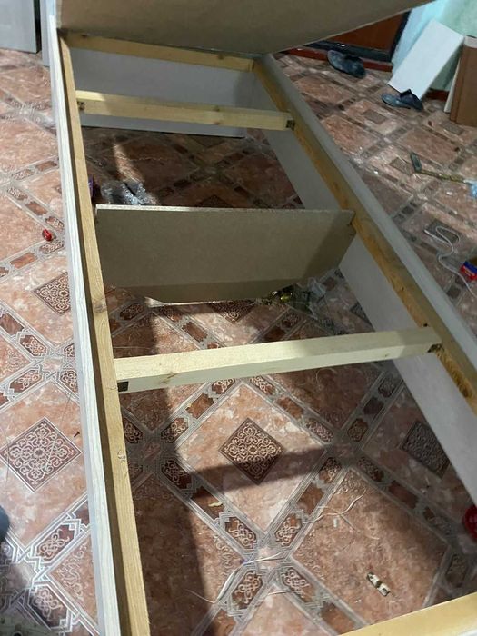 Кровать спальняя