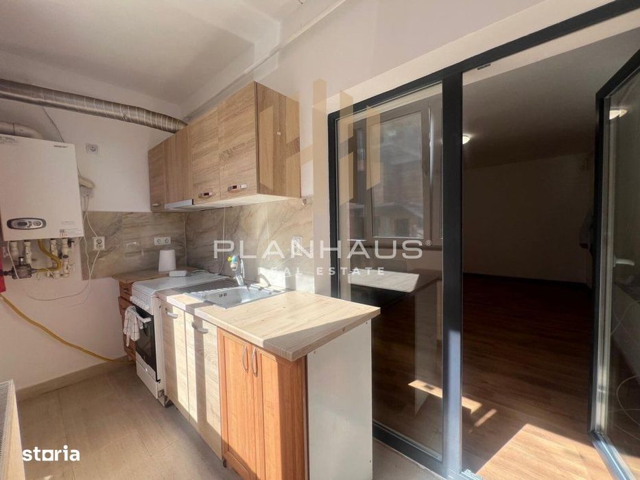 Apartament 2 camere ,Victoriei -zona Mărul de Aur ,parter cu loc de pa