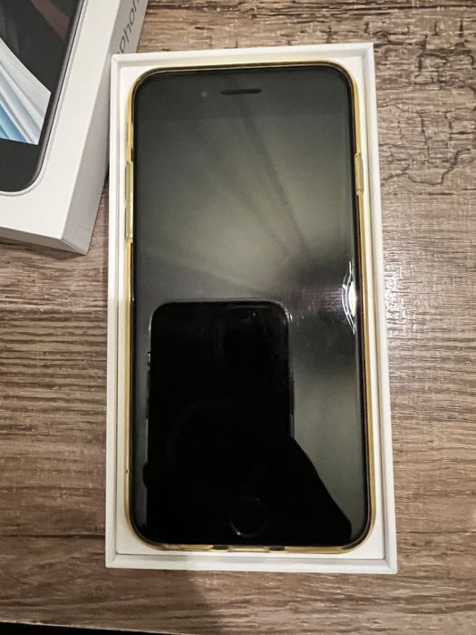 Iphone SE перфектно състояние