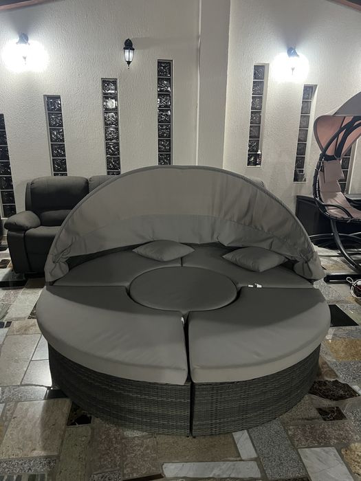 Canapea rotunda  cu baldachin