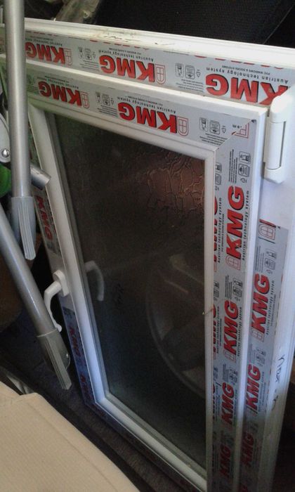 Пвц прозорец за баня двоен стъклопакет нов