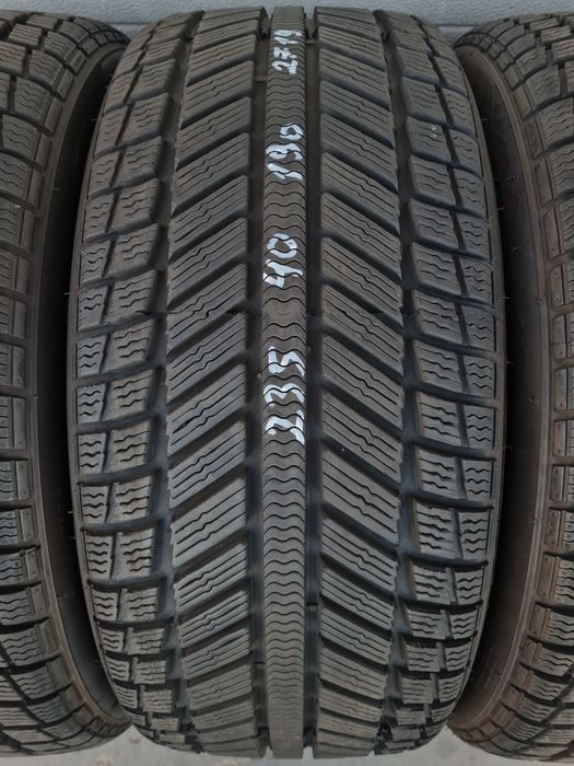 Зимни гуми 4 броя SYRON Everest1 235 40 R19 дот 2719