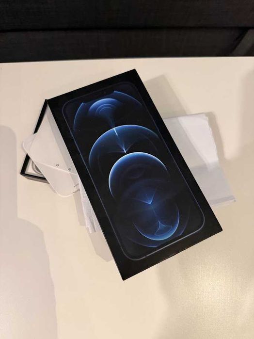 Vând iPhone 12 Pro Max + Apple Watch Series 7