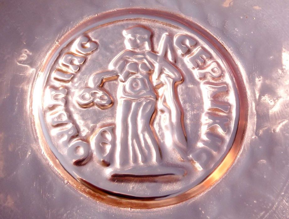 Меден съд,форма за питка,плато с Богиня Сердика.