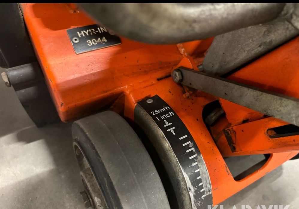 Husqvarna SF390.