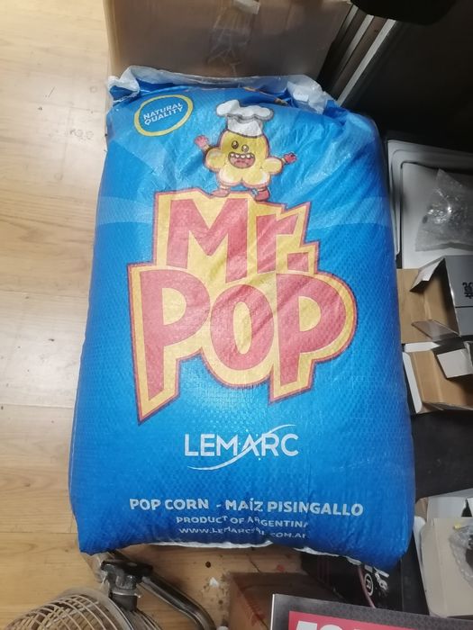 Машина за пуканки к-т с царевица, сол, мазнина и кутии